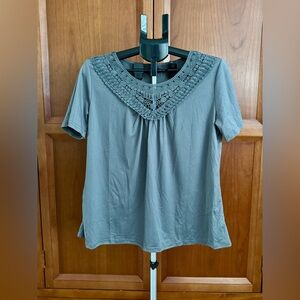 Women’s Gray Short Sleeved Shirt with Beautiful Crochet Details. Size XL.